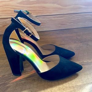 Women’s Black heels, size 7